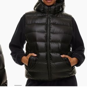 Aritzia the new little puff vest